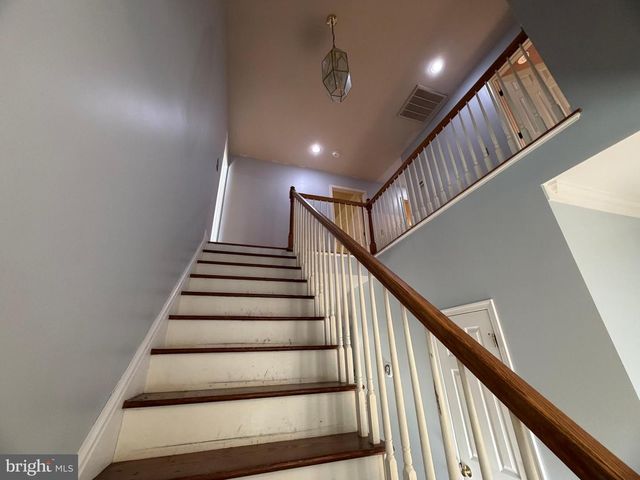 33 BROOKSTONE DR, Fredericksburg, VA 22405