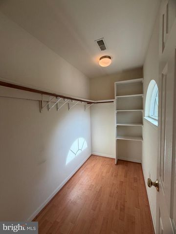 33 BROOKSTONE DR, Fredericksburg, VA 22405