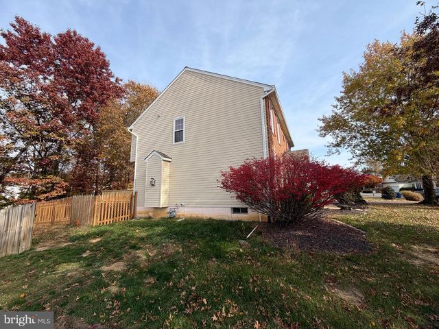 33 BROOKSTONE DR, Fredericksburg, VA 22405