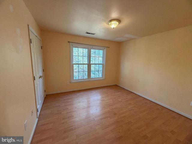 33 BROOKSTONE DR, Fredericksburg, VA 22405