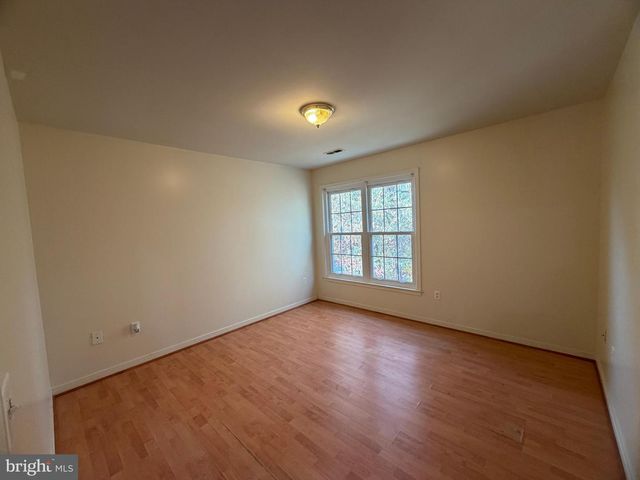 33 BROOKSTONE DR, Fredericksburg, VA 22405