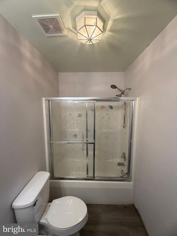 33 BROOKSTONE DR, Fredericksburg, VA 22405