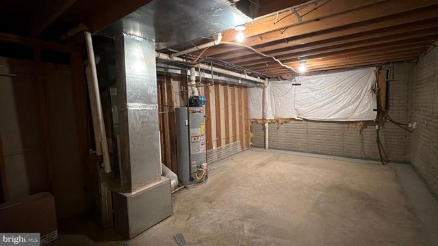 33 BROOKSTONE DR, Fredericksburg, VA 22405