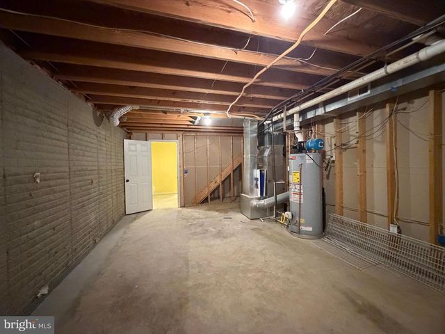 33 BROOKSTONE DR, Fredericksburg, VA 22405