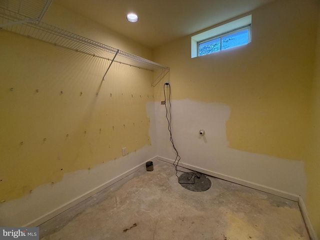 33 BROOKSTONE DR, Fredericksburg, VA 22405