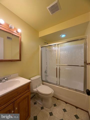 33 BROOKSTONE DR, Fredericksburg, VA 22405