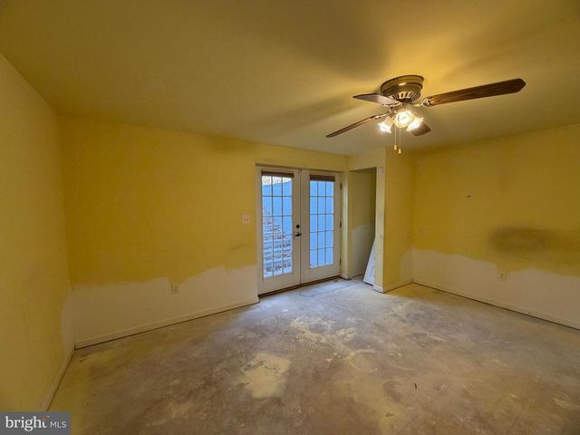 33 BROOKSTONE DR, Fredericksburg, VA 22405