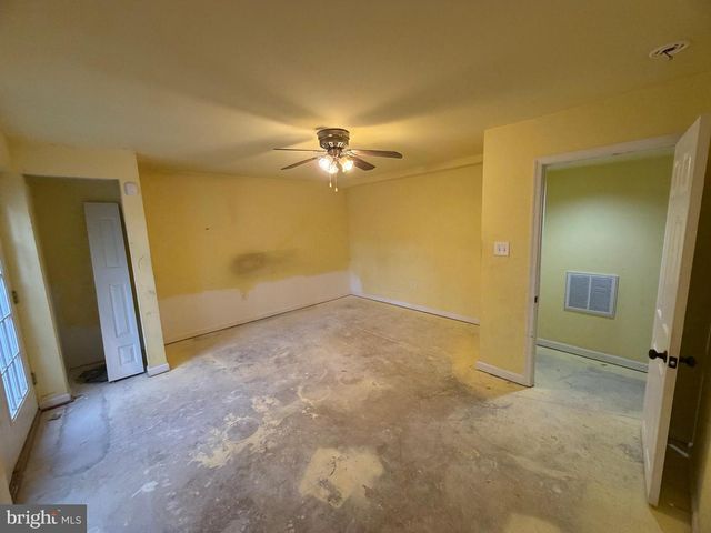 33 BROOKSTONE DR, Fredericksburg, VA 22405