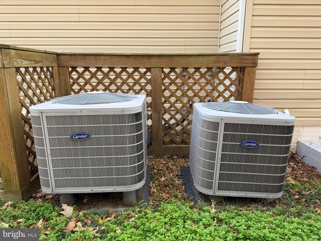 33 BROOKSTONE DR, Fredericksburg, VA 22405