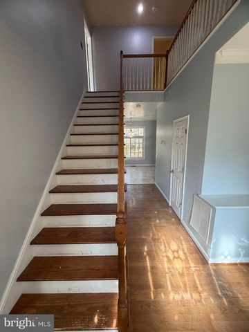 33 BROOKSTONE DR, Fredericksburg, VA 22405