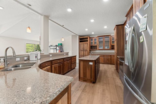 261 White Oak Drive, Cave Junction, OR 97523