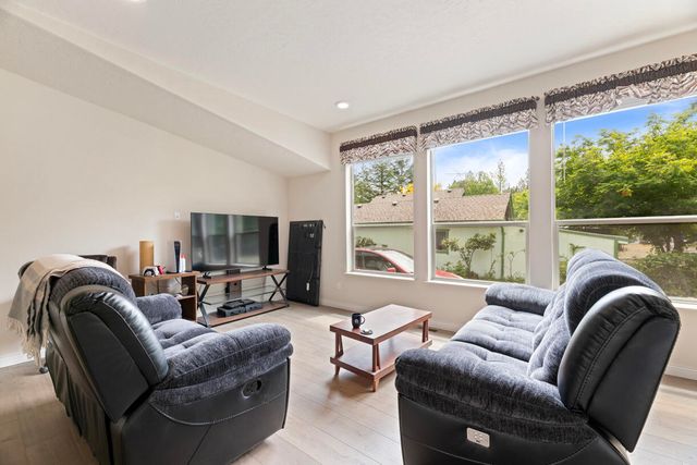 261 White Oak Drive, Cave Junction, OR 97523
