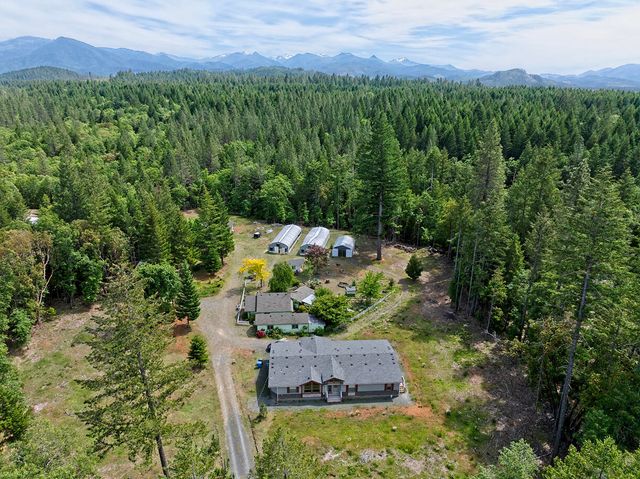 261 White Oak Drive, Cave Junction, OR 97523