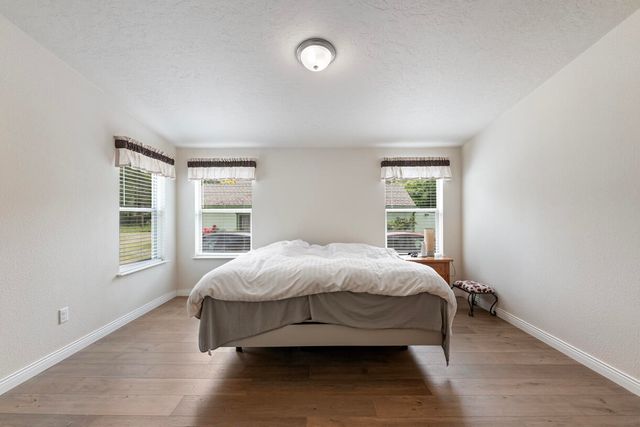 261 White Oak Drive, Cave Junction, OR 97523