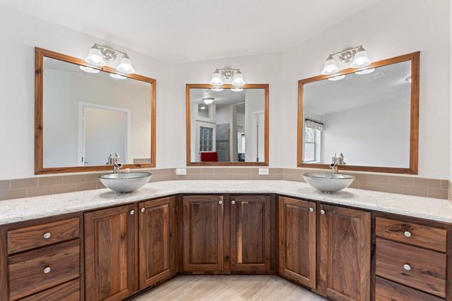 261 White Oak Drive, Cave Junction, OR 97523