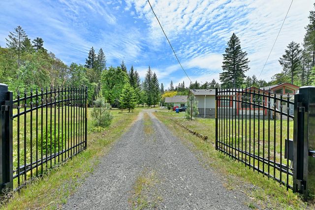 261 White Oak Drive, Cave Junction, OR 97523