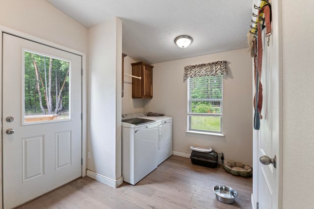 261 White Oak Drive, Cave Junction, OR 97523