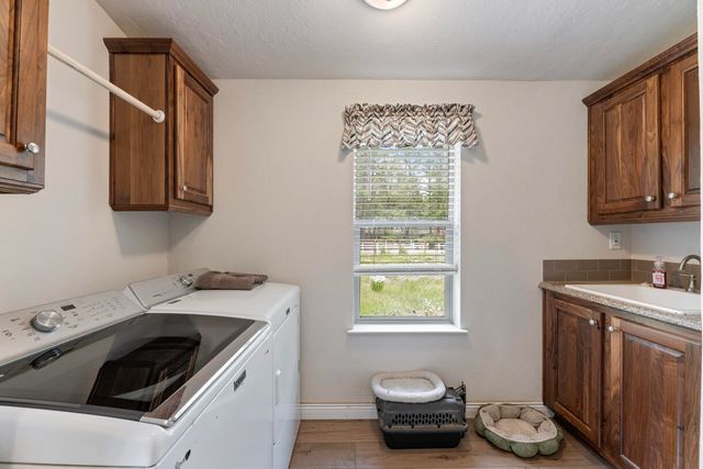 261 White Oak Drive, Cave Junction, OR 97523