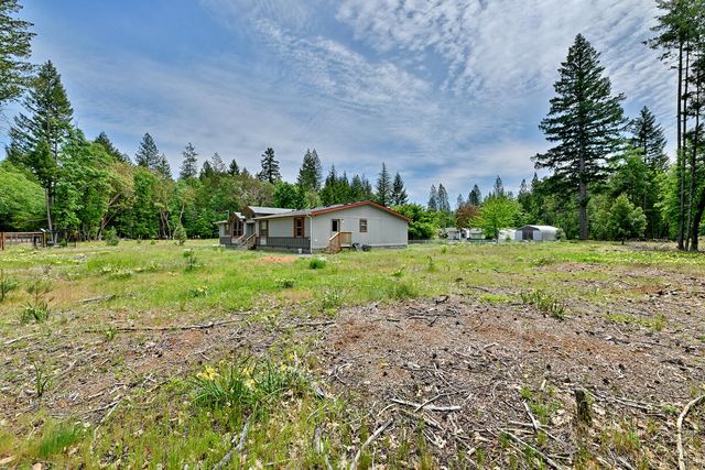 261 White Oak Drive, Cave Junction, OR 97523