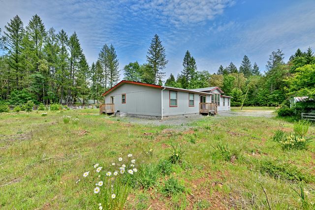 261 White Oak Drive, Cave Junction, OR 97523