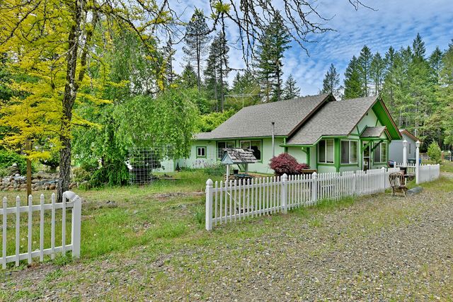 261 White Oak Drive, Cave Junction, OR 97523