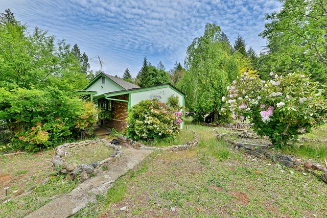 261 White Oak Drive, Cave Junction, OR 97523