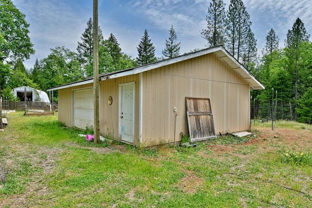261 White Oak Drive, Cave Junction, OR 97523