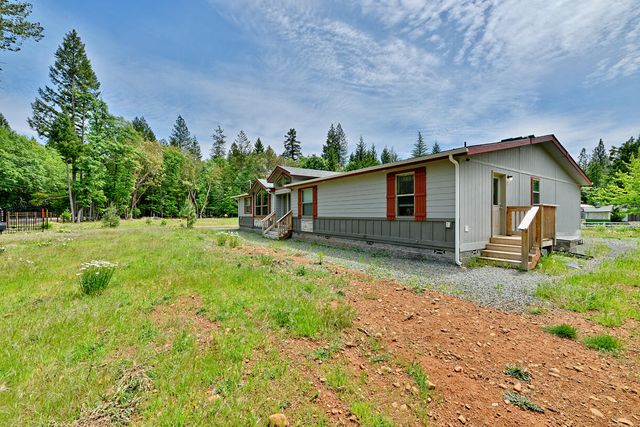 261 White Oak Drive, Cave Junction, OR 97523
