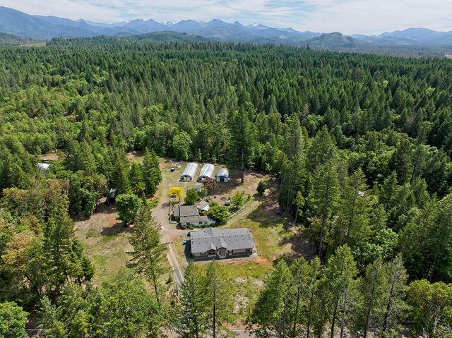 261 White Oak Drive, Cave Junction, OR 97523