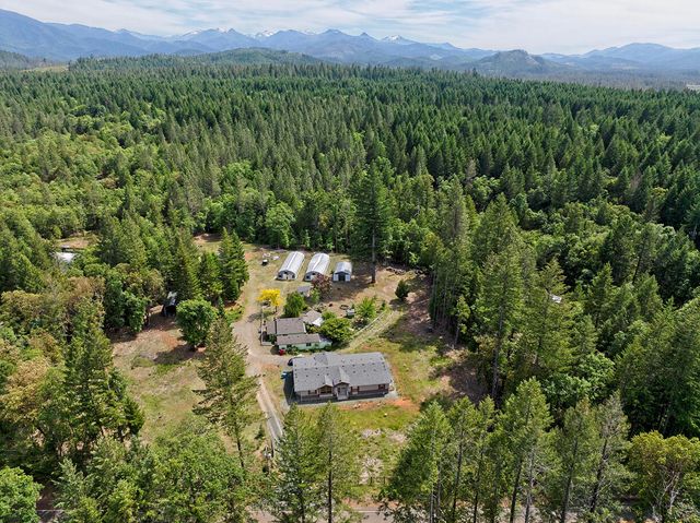 261 White Oak Drive, Cave Junction, OR 97523