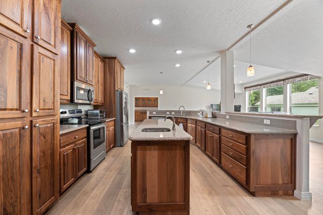 261 White Oak Drive, Cave Junction, OR 97523