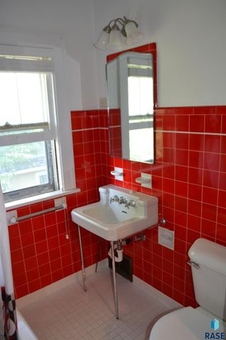 527 S Euclid Ave Avenue, Sioux Falls, SD 57104