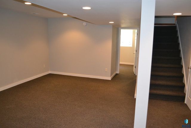 527 S Euclid Ave Avenue, Sioux Falls, SD 57104