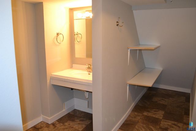 527 S Euclid Ave Avenue, Sioux Falls, SD 57104