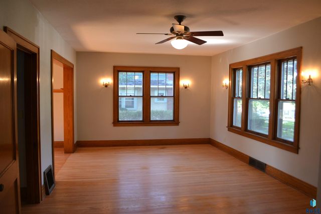 527 S Euclid Ave Avenue, Sioux Falls, SD 57104