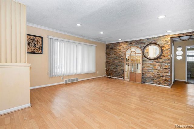 29249 Everett Street, Southfield, MI 48076