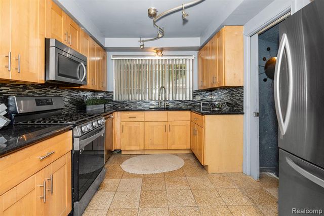 29249 Everett Street, Southfield, MI 48076