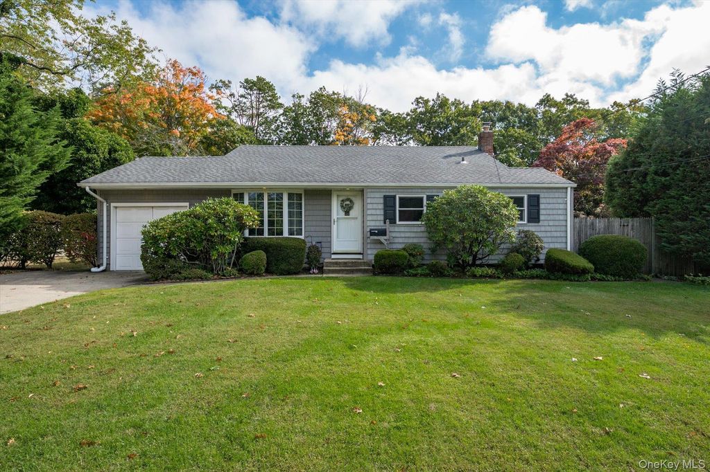 991 Gardiner Drive, Bay Shore, NY 11706 — exterior