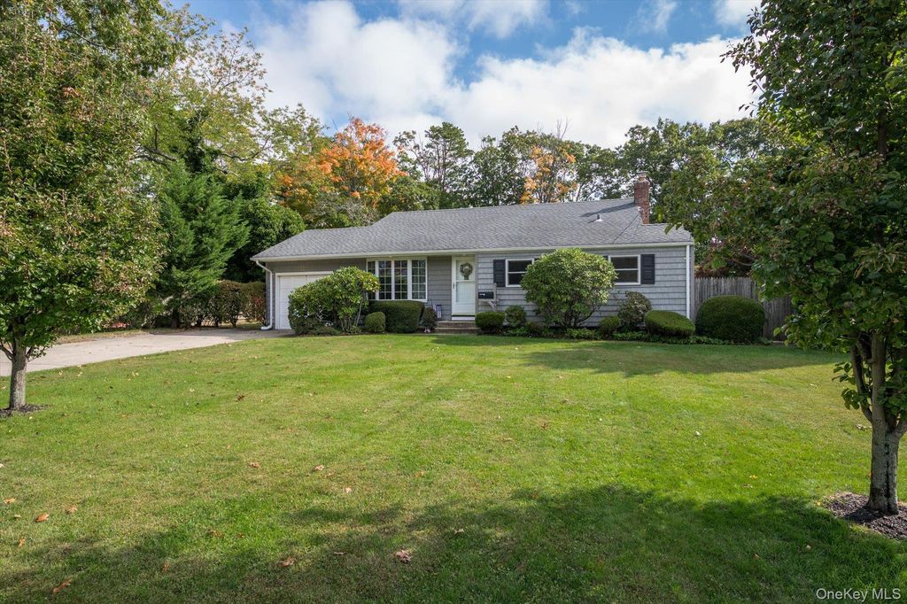 991 Gardiner Drive, Bay Shore, NY 11706 — photo 2