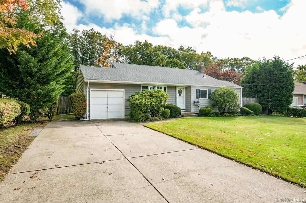 991 Gardiner Drive, Bay Shore, NY 11706 — photo 3