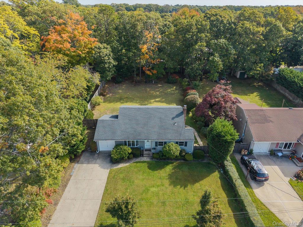 991 Gardiner Drive, Bay Shore, NY 11706 — photo 4