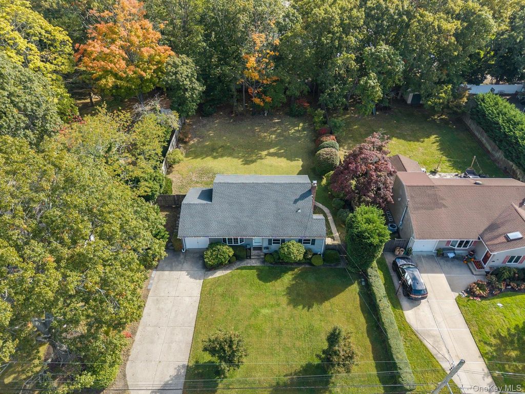 991 Gardiner Drive, Bay Shore, NY 11706 — photo 5