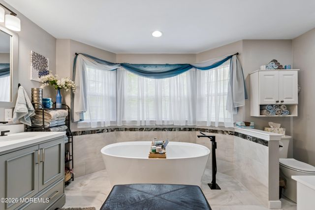 10 Dori Lane, Barnegat, NJ 08005