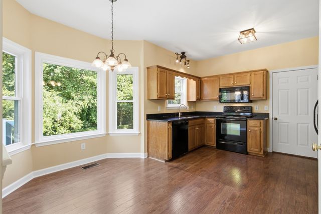 2752 Aston Woods Ln, Thompsons Station, TN 37179
