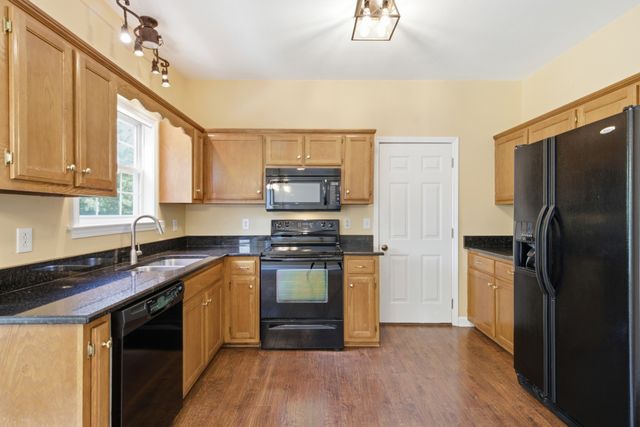 2752 Aston Woods Ln, Thompsons Station, TN 37179