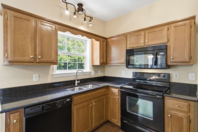 2752 Aston Woods Ln, Thompsons Station, TN 37179