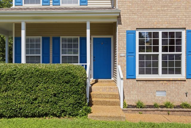 2752 Aston Woods Ln, Thompsons Station, TN 37179
