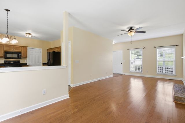 2752 Aston Woods Ln, Thompsons Station, TN 37179