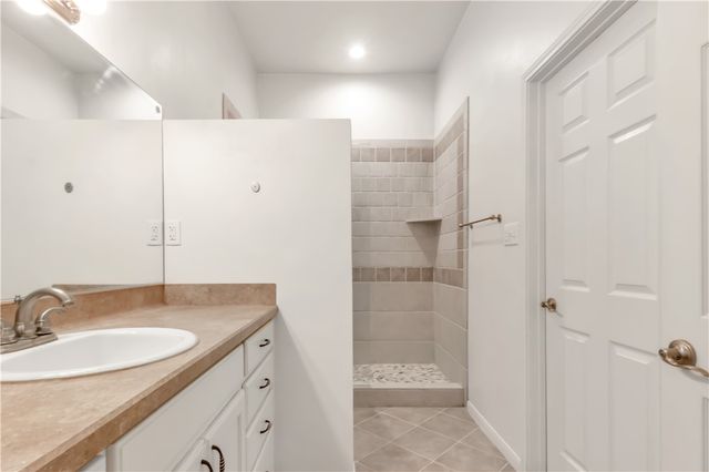 1004 22 Hills Rd, Gause, TX 77857