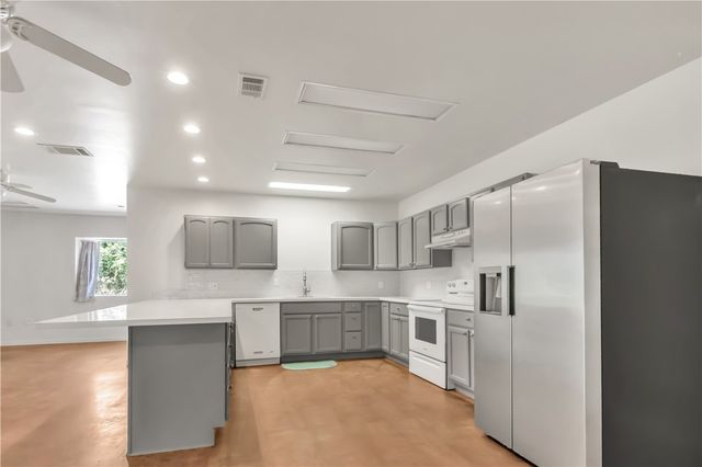 1004 22 Hills Rd, Gause, TX 77857